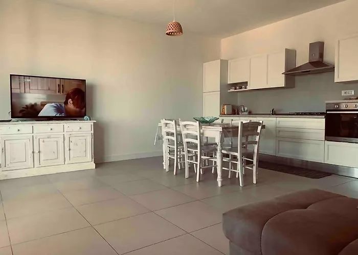 Cristallina Piscina Privata Wifi & Netflix Дом отдыха Стинтино