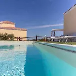 Ferienhaus Cristallina Piscina Privata, Wi-fi & Netflix