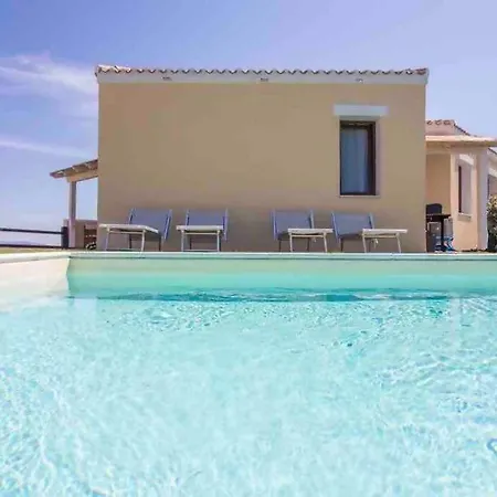 Cristallina Piscina Privata Wifi & Netflix Holiday home Stintino